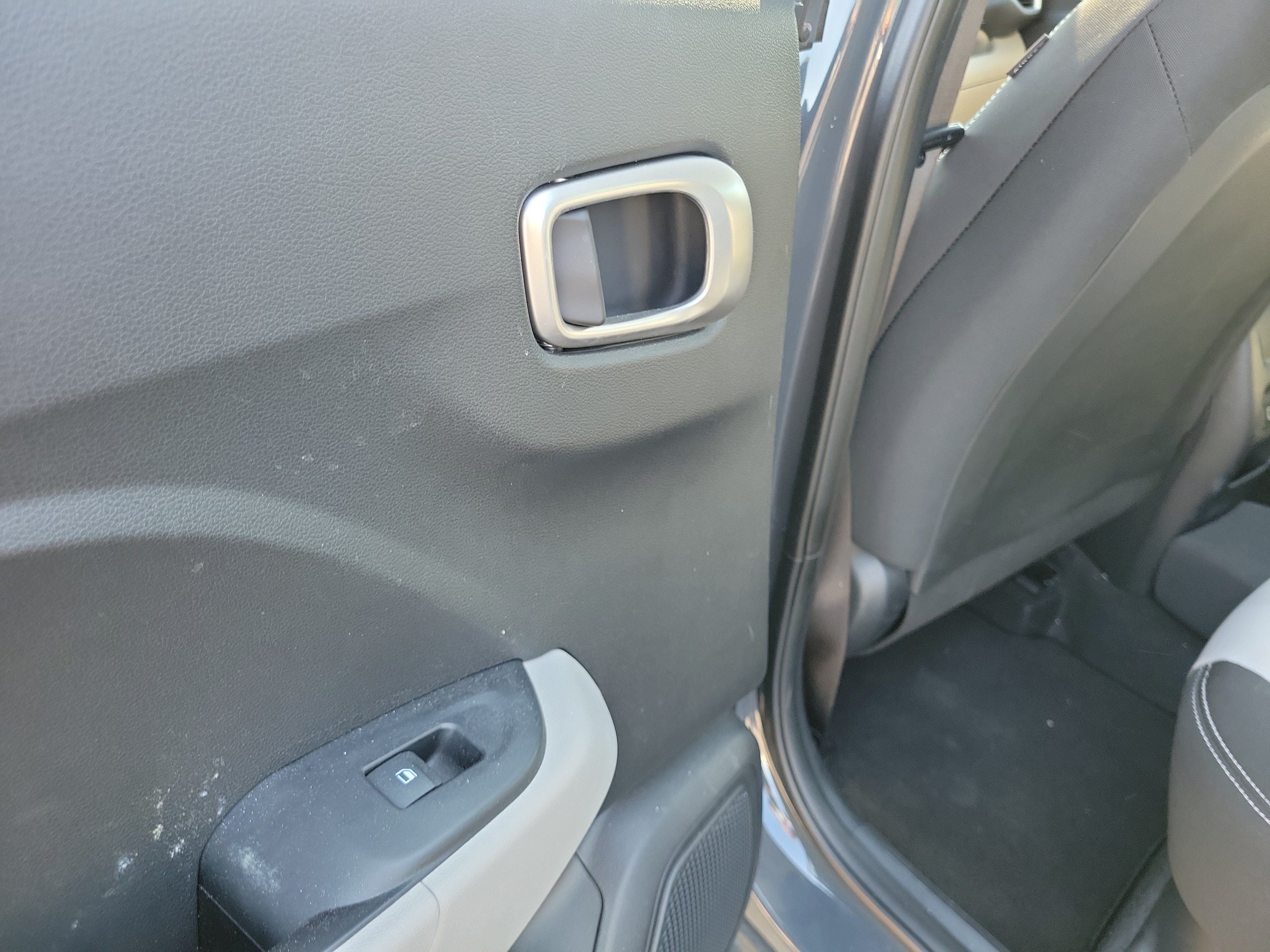 Used 2024 Hyundai Venue SEL FWD image 13