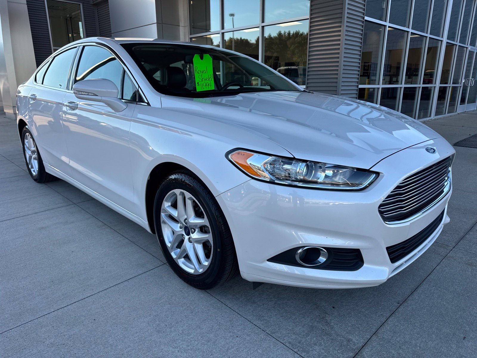 Used 2016 Ford Fusion SE w/ Equipment Group 202A FWD image 9