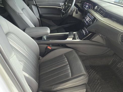 Used 2022 Audi e-tron Premium Plus w/ Premium Plus Package image 4