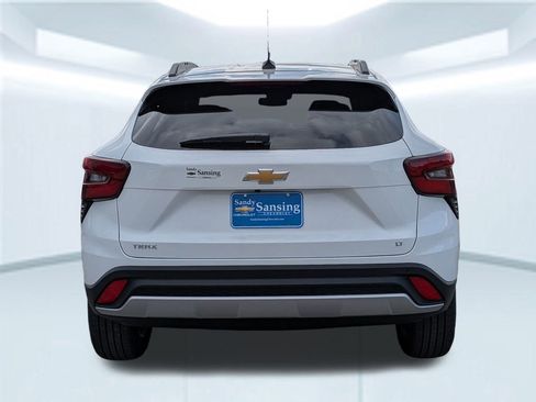 New 2026 Chevrolet Trax LT w/ Sunroof Package FWD image 5