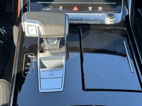 Used 2021 Audi A8 L 4.0T w/ Luxury Package image 16