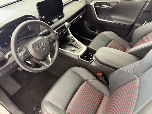 Used 2025 Toyota RAV4 XSE AWD/4WD image 4