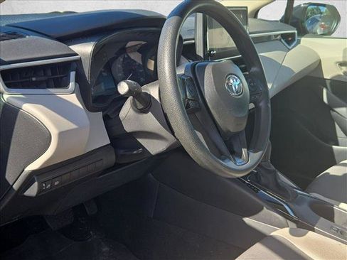 Used 2025 Toyota Corolla LE FWD image 9