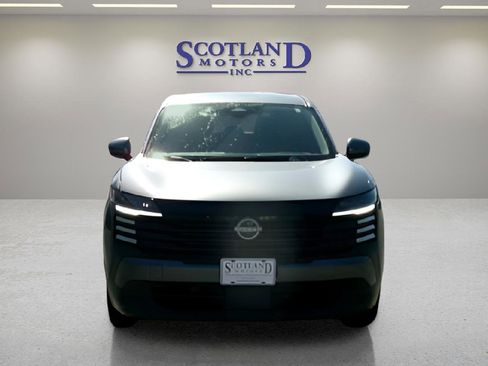 Used 2025 Nissan Kicks SV image 3