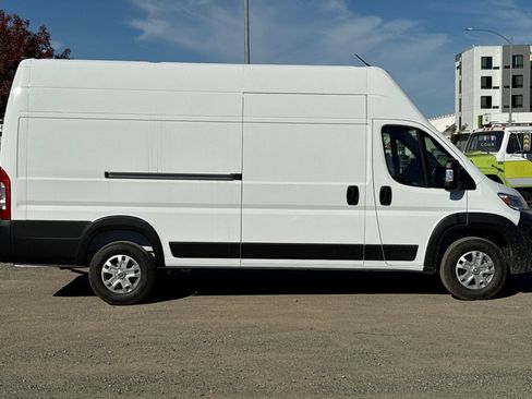 New 2026 RAM ProMaster 3500 w/ Quick Order Package 22G SLT image 2