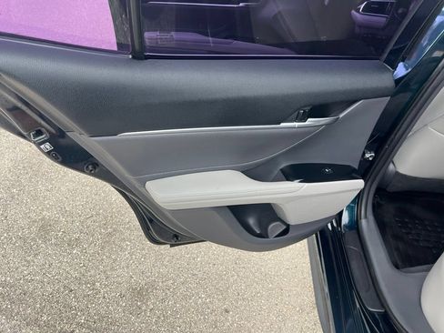 Used 2018 Toyota Camry XSE FWD image 21