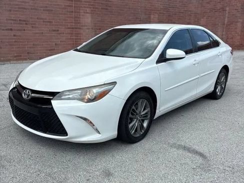 Used 2017 Toyota Camry SE FWD image 1