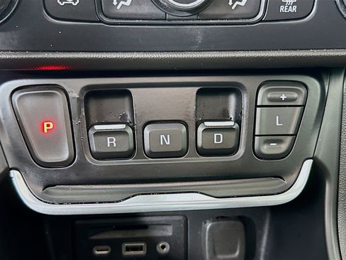 Used 2021 GMC Terrain SLT w/ Elevation Edition image 18