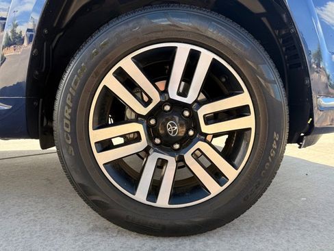 Used 2022 Toyota 4Runner Limited AWD/4WD image 33