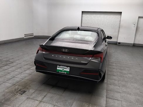 Used 2025 Hyundai Elantra Limited FWD image 7