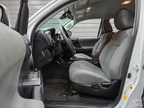 Used 2022 Toyota Tacoma SR AWD/4WD image 15