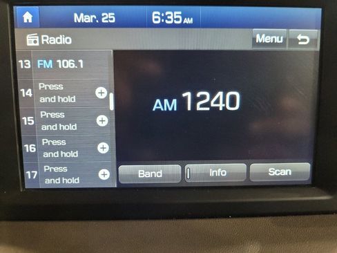 Used 2020 Hyundai Santa Fe SE image 25