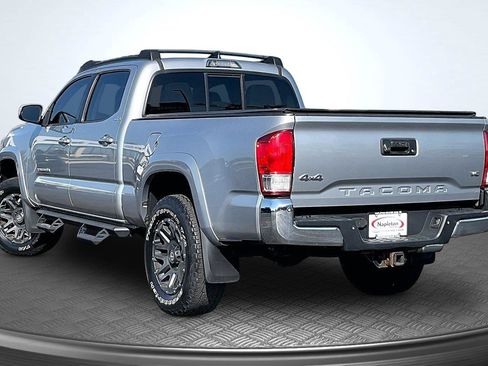 Used 2017 Toyota Tacoma SR5 w/ Tow Package AWD/4WD image 13