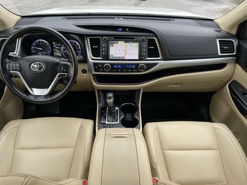 Used 2019 Toyota Highlander XLE image 25