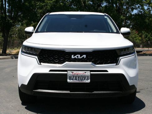 Used 2022 Kia Sorento LX AWD/4WD image 3
