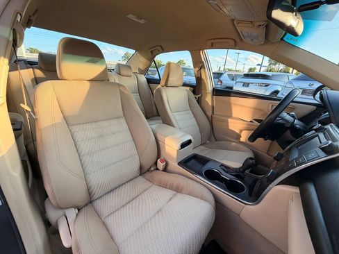 Used 2017 Toyota Camry LE FWD image 21