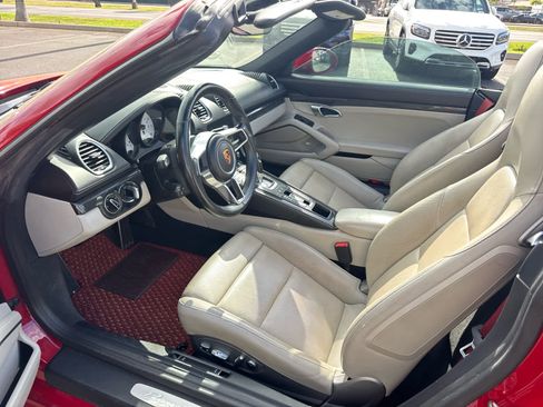 Used 2018 Porsche 718 Boxster S image 13