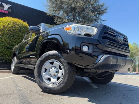 Used 2018 Toyota Tacoma SR image 8
