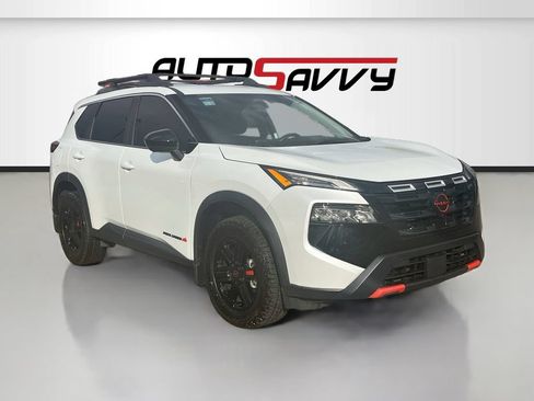 Used 2025 Nissan Rogue SV AWD/4WD image 1