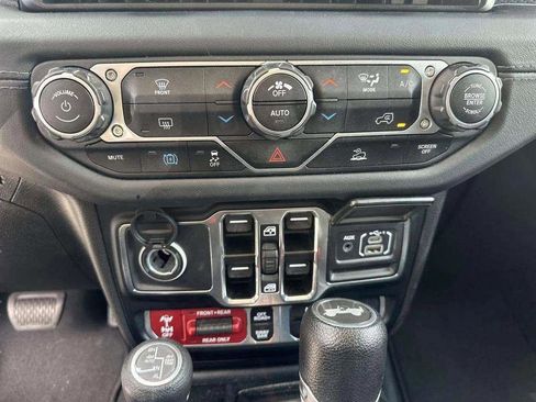Used 2024 Jeep Wrangler Unlimited Rubicon 4xe AWD/4WD image 26
