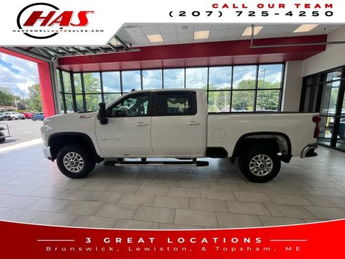 Used 2023 Chevrolet Silverado 2500 LT w/ Z71 Off-Road Package AWD/4WD image 2