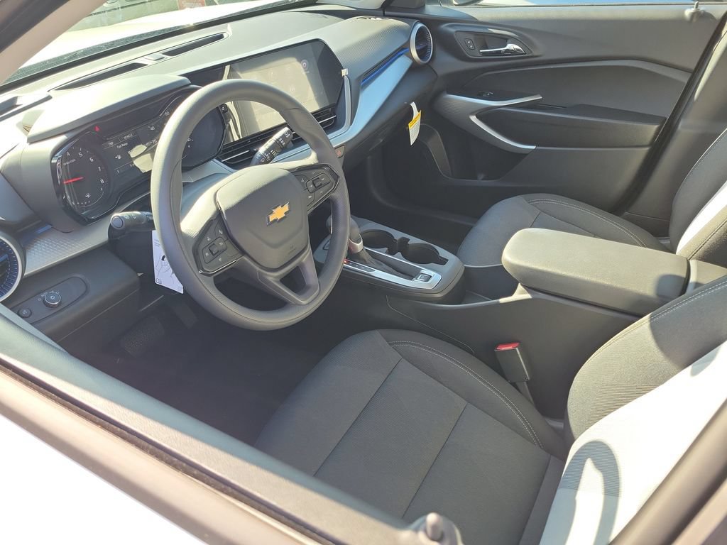 New 2026 Chevrolet Trax LS w/ LS Convenience Package FWD image 3