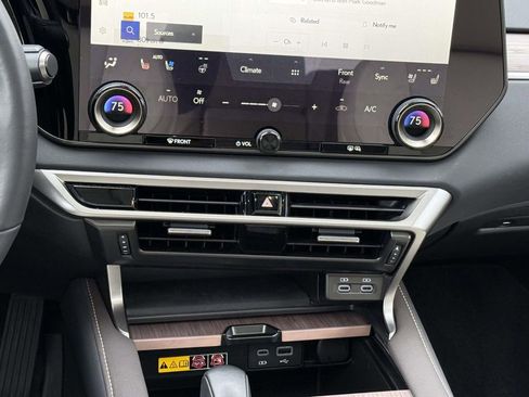 Used 2024 Lexus RX 350 Premium w/ Accessory Package (K3) image 18