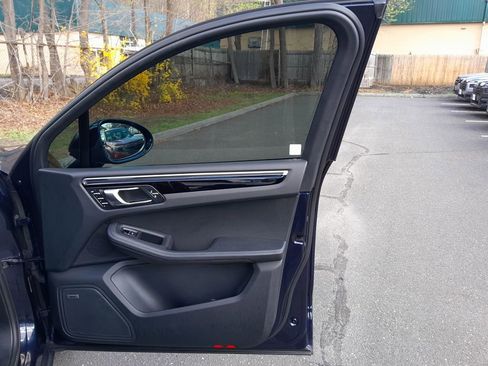 Used 2022 Porsche Macan image 37