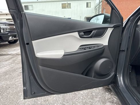 Used 2023 Hyundai Kona SE image 12