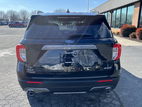 Used 2023 Ford Explorer XLT w/ Equipment Group 202A image 8
