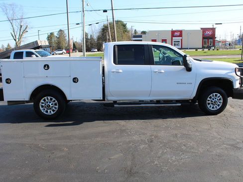 Used 2024 Chevrolet Silverado 2500 LT w/ Convenience Package image 8