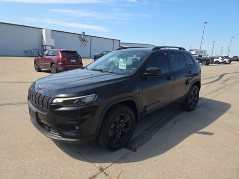 Certified 2019 Jeep Cherokee Latitude Plus AWD/4WD image 3