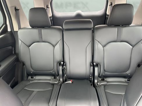 Used 2024 Honda Pilot Touring image 15