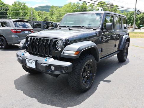 Used 2023 Jeep Wrangler Unlimited w/ Cold Weather Group AWD/4WD image 3