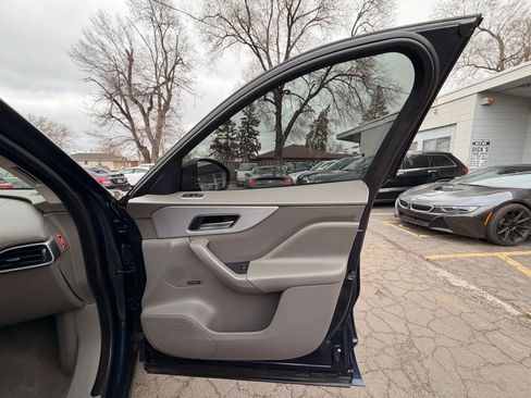 Used 2017 Jaguar F-PACE R-Sport image 22