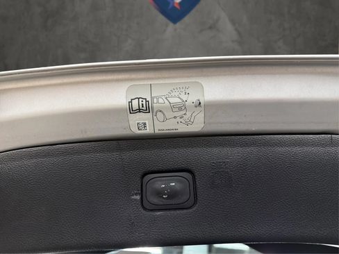 Used 2017 Ford Edge Titanium FWD image 39