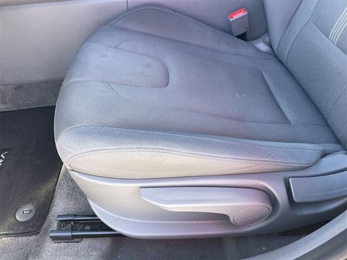 Certified 2025 Hyundai Elantra SE image 19