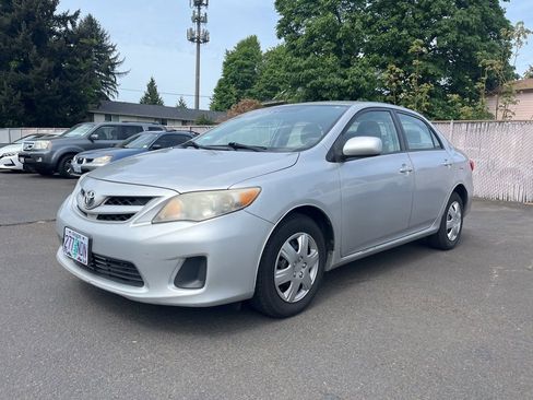 Used 2011 Toyota Corolla LE FWD image 3