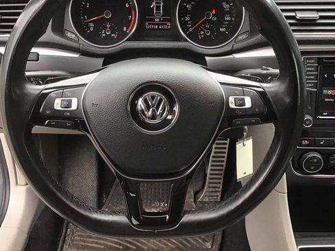 Used 2018 Volkswagen Passat 2.0T FWD image 8
