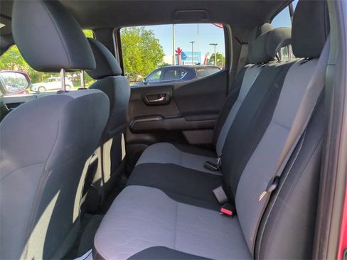 Used 2022 Toyota Tacoma TRD Off-Road w/ Technology Package image 15