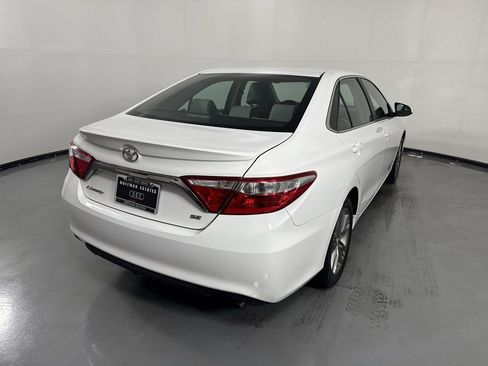 Used 2017 Toyota Camry SE FWD image 5