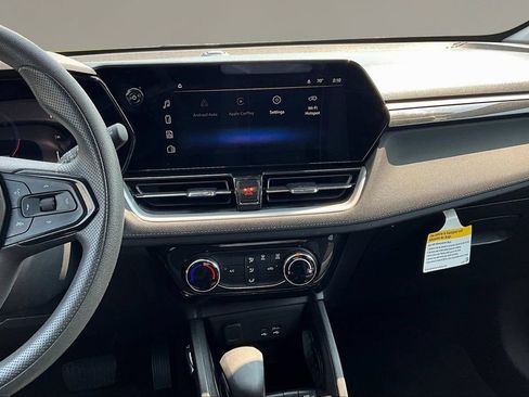 Used 2025 Chevrolet TrailBlazer LT AWD/4WD image 9