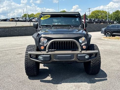 Used 2016 Jeep Wrangler Unlimited Sahara AWD/4WD image 10