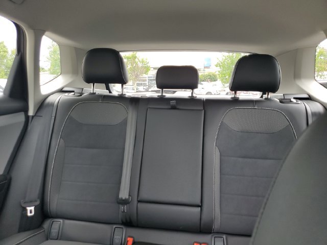 Certified 2024 Volkswagen Taos SE FWD image 11