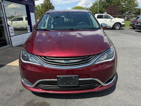 Used 2018 Chrysler Pacifica Limited image 5