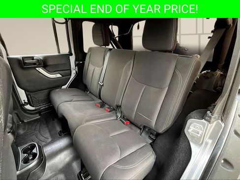Used 2016 Jeep Wrangler Unlimited Rubicon w/ Connectivity Group image 20