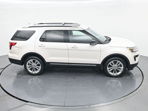 Used 2018 Ford Explorer XLT w/ Equipment Group 202A AWD/4WD image 20