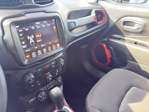 Used 2022 Jeep Renegade Trailhawk AWD/4WD image 21