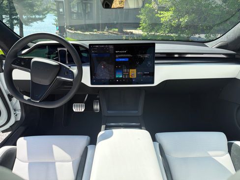 Used 2026 Tesla Model S Plaid AWD/4WD image 8