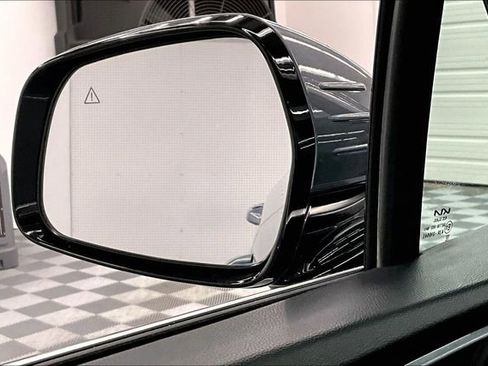 Used 2025 Kia Sorento S image 32